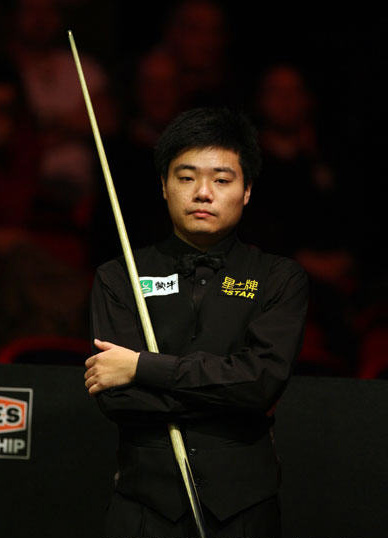 表现沉着 表现沉着